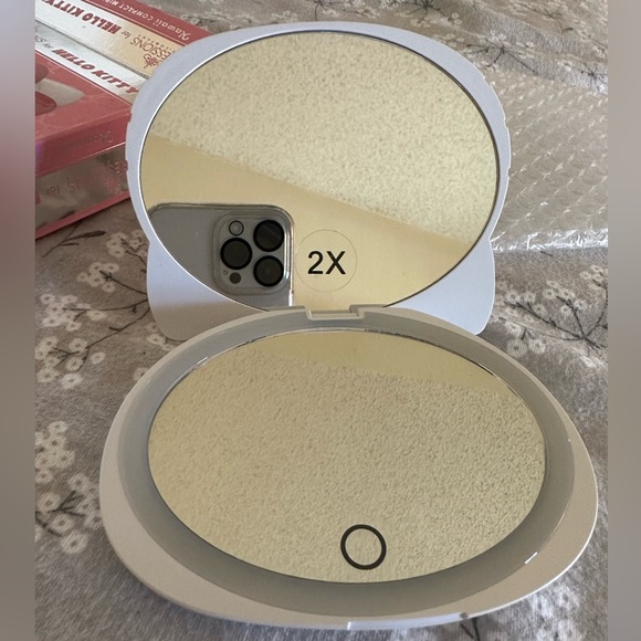 Hello Kitty Impressions Vanity Compact Mirror - Picture 5 of 5